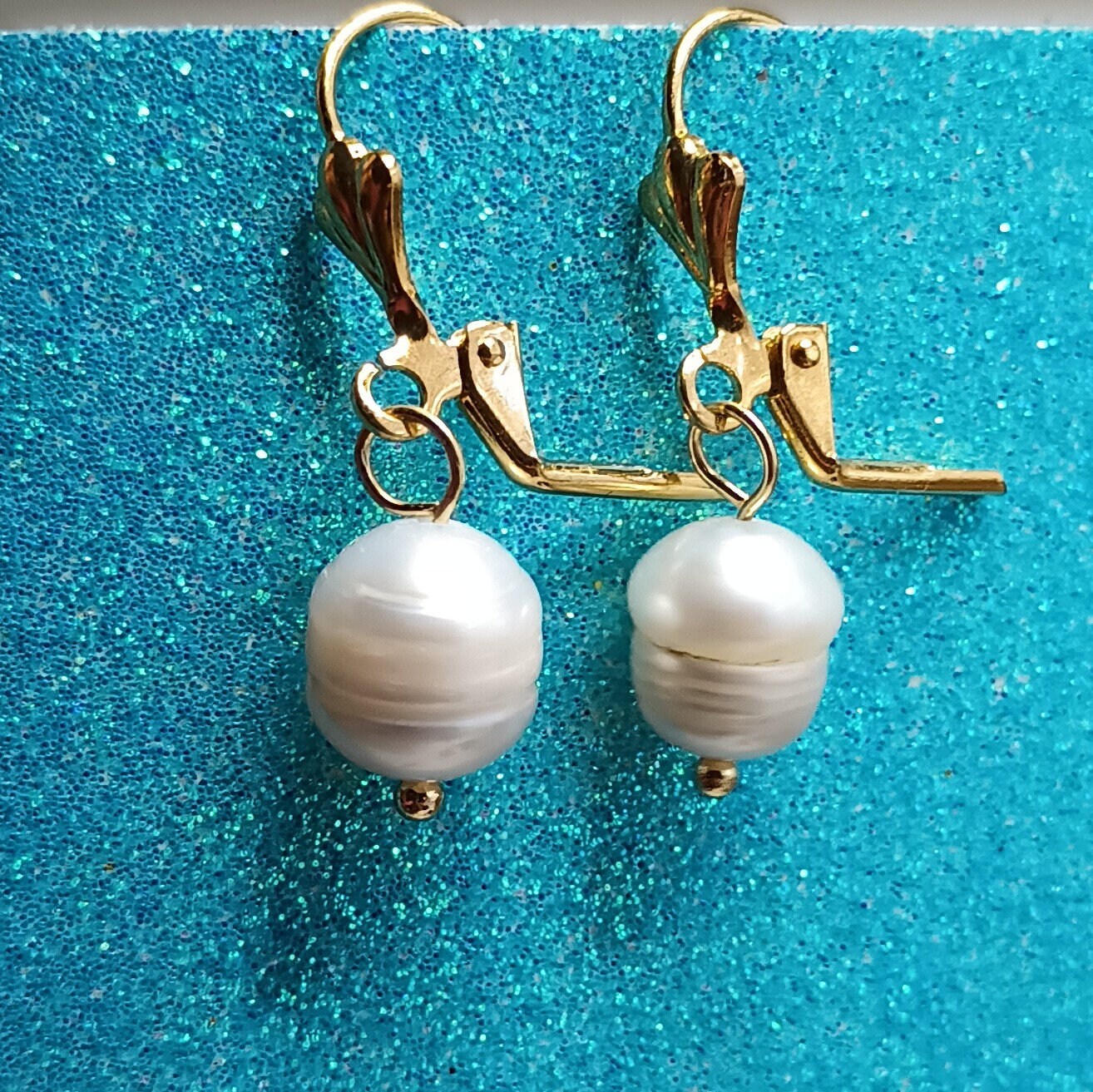 Unique - Cultured Pearl Gold Plated Shell Detail Leverback Earrings