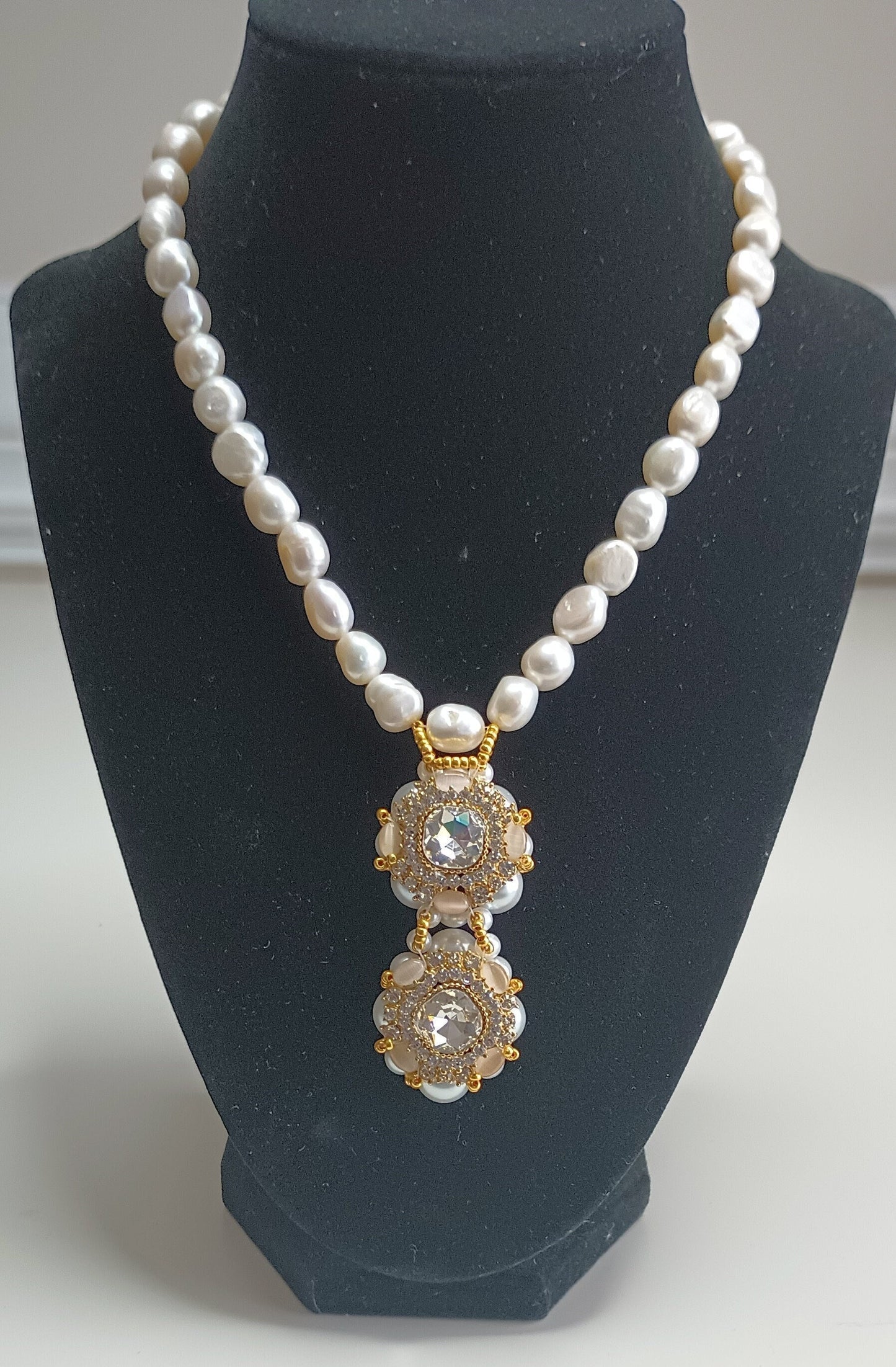 A Good Gift Necklace - Vintage-Style Baroque Freshwater Pearl Gold Shell Detail Bridal Wedding Anniversary Gift Necklace