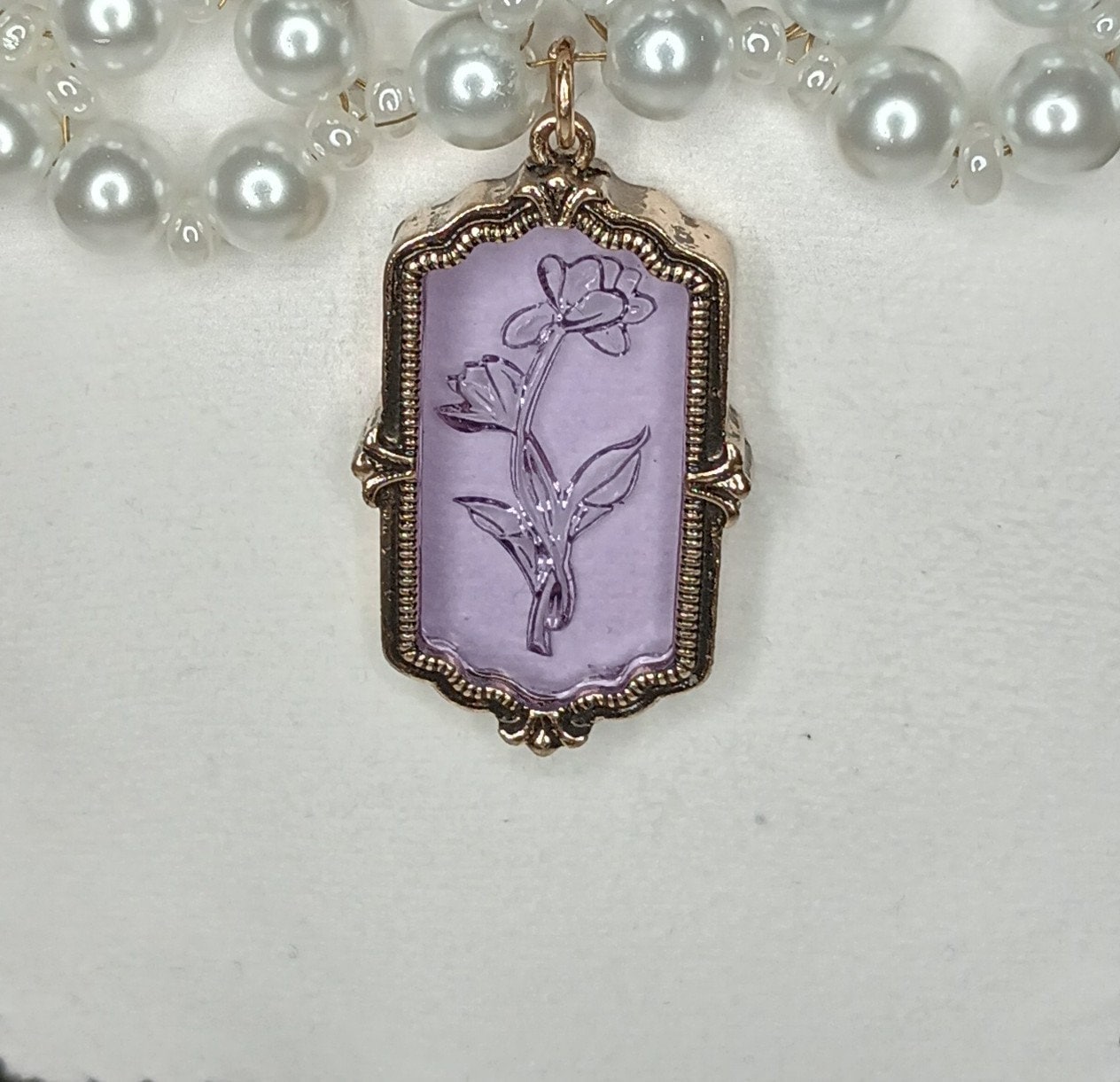 Lily Among Brambles – Pearl Collar Necklace with Flower Cameo