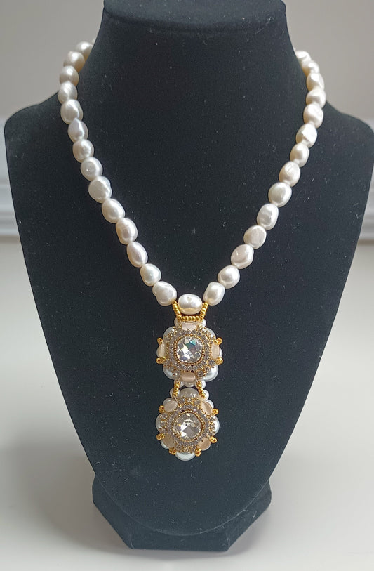 A Good Gift Set - Vintage-Style Baroque Freshwater Pearl Gold Shell Detail Bridal Wedding Anniversary Gift Necklace and Earrings