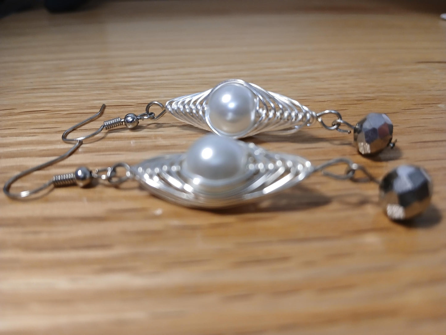 Praise the LORD at All Times - Wirework Drop Earrings Fishhook Earwire Elegant Glass Pearl Jewelry